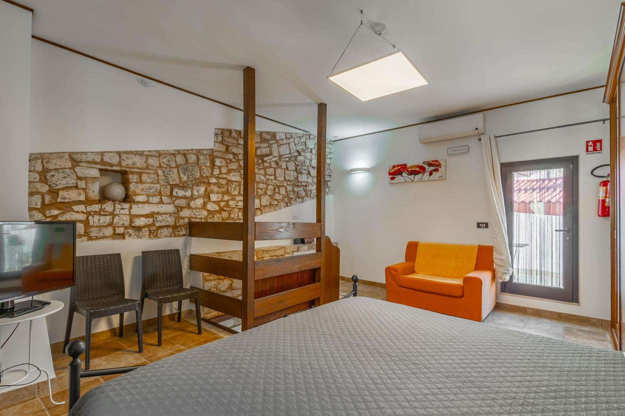 Antiche Mura Apartments "Nel Cuore Della Puglia"Bivani, Cucina, Terrazzo Тури Екстериор снимка